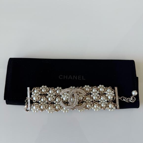 CHANEL large bracelet with pearls Authentic Retail 2200$ - Picture 10 of 10